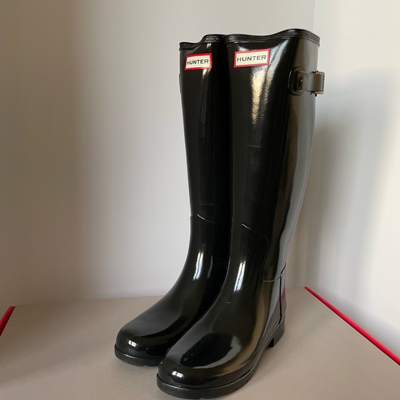 Hunter Women’s original refined tall gloss rain boots in black - Picture 1 of 6